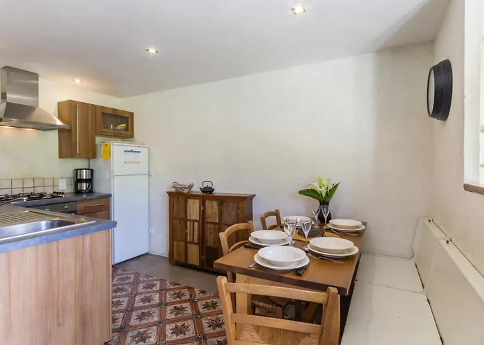 Familial Rénové Avec Jardin, Activités Extérieures Et Recharge électrique à - Fr-1-306-843