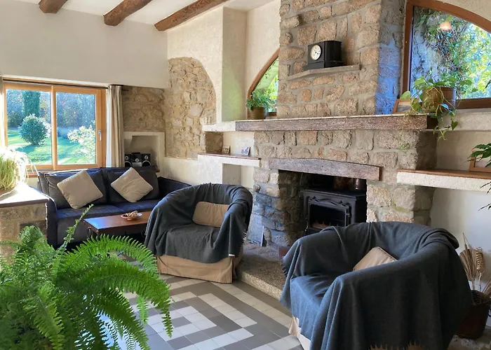 Familial Rénové Avec Jardin, Activités Extérieures Et Recharge électrique à - Fr-1-306-843